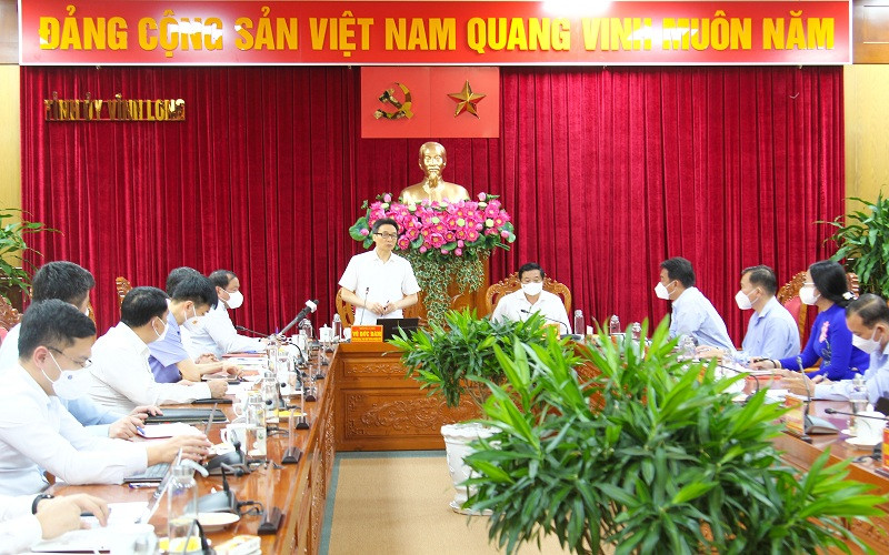 Phó Thủ tướng Vũ Đức Đam phát biểu chỉ đạo tại buổi làm việc. (Ảnh: BÁ DŨNG) 