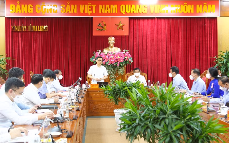 Phó Thủ tướng Vũ Đức Đam phát biểu chỉ đạo tại buổi làm việc. (Ảnh: BÁ DŨNG) 