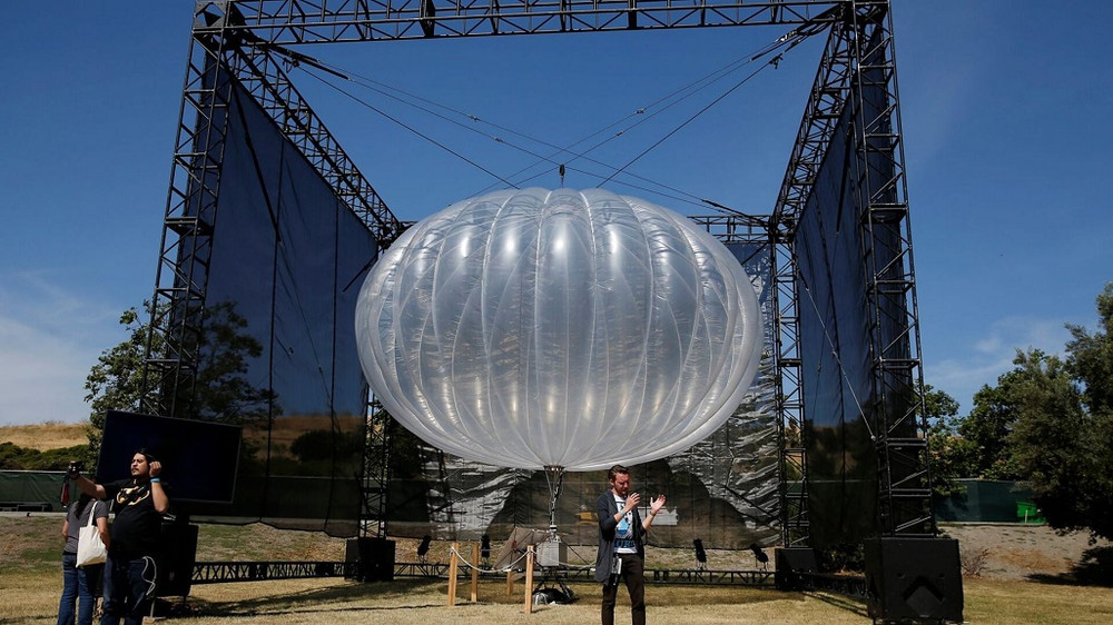 Khinh khí cầu internet Loon tại hội nghị các nhà phát triển Google ở Mountain View, California, Mỹ ngày 19-5-2016. Ảnh: Reuters. Khinh khí cầu internet của Google bị nhầm là UFO -0