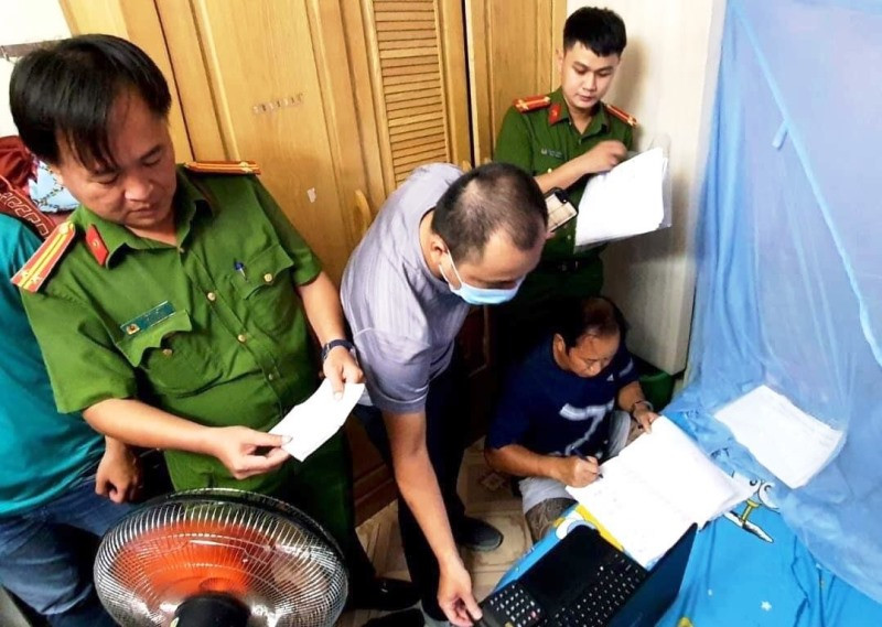 Khám xét nơi ở của đối tượng cầm đầu Huỳnh Ngọc Anh. a2.jpg -0