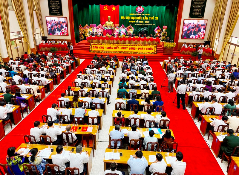 Toàn cảnh lễ khai mạc Đại hội Đảng bộ tỉnh An Giang. a1.jpg -0