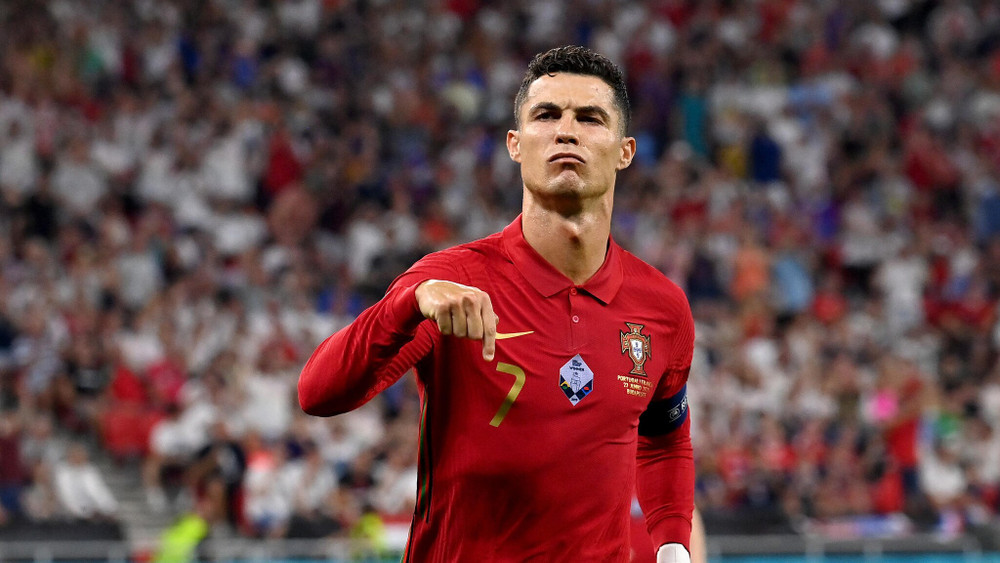 Cristiano Ronaldo ăn mừng sau khi ghi bàn vào lưới Pháp tại EURO 2020. (Ảnh: Getty Images) Những con số thống kê ấn tượng từ EURO 2020 -0