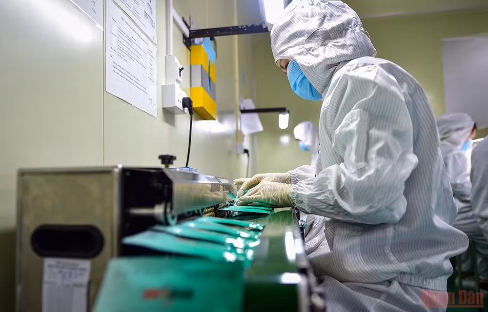 Cận cảnh quy trình sản xuất kit Test nhanh kháng nguyên SARS-CoV-2 “Made in Viet Nam” -0