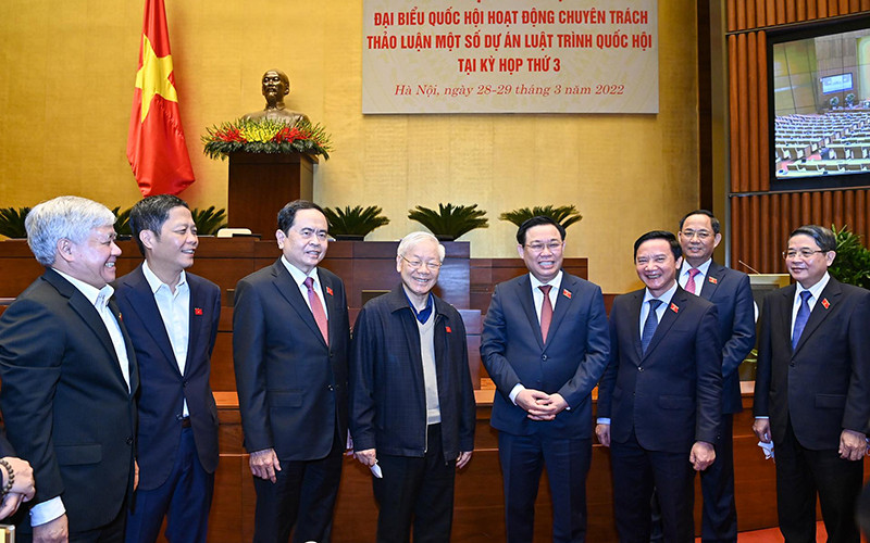 Tổng Bí thư Nguyễn Phú Trọng trao đổi với các đại biểu dự hội nghị Tổng Bí thư Nguyễn Phú Trọng dự hội nghị đại biểu Quốc hội chuyên trách -0