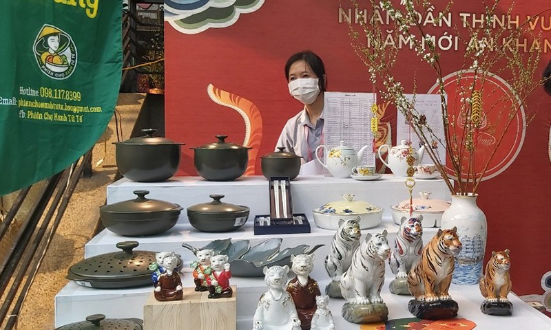 Đa dạng các mặt hàng đặc trưng các vùng miền bày bán tại Phiên chợ Tết Xanh-Quà Việt Xuân Nhâm Dần 2022. Khai mạc Phiên chợ Tết Xanh-Quà Việt Xuân Nhâm Dần 2022 -0