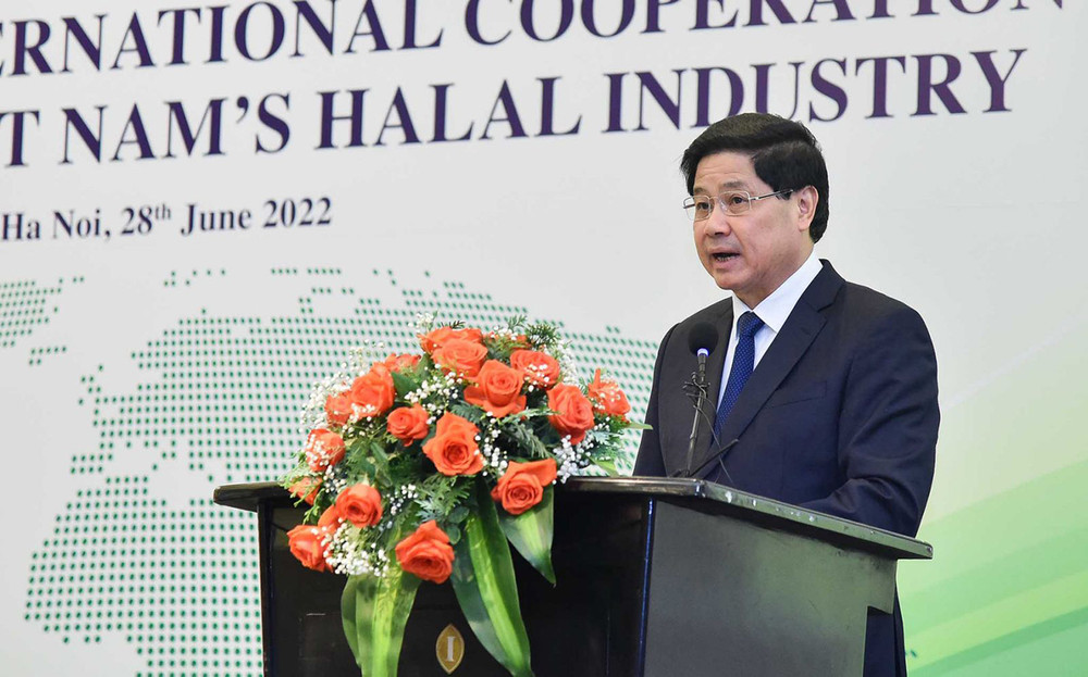 Thứ trưởng Nông nghiệp và Phát triển nông thôn Lê Quốc Doanh tại sự kiện. Phát huy các nguồn lực quốc tế để phát triển ngành halal Việt Nam -0