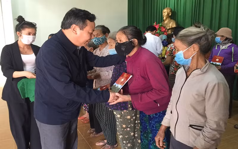 Hà Nội hỗ trợ người dân Quảng Ngãi khắc phục hậu quả bão lũ
