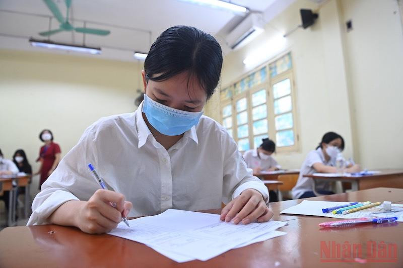 Thí sinh tại kỳ thi tuyển sinh vào lớp 10 THPT năm học 2022-2023. (Ảnh: THÀNH ĐẠT)