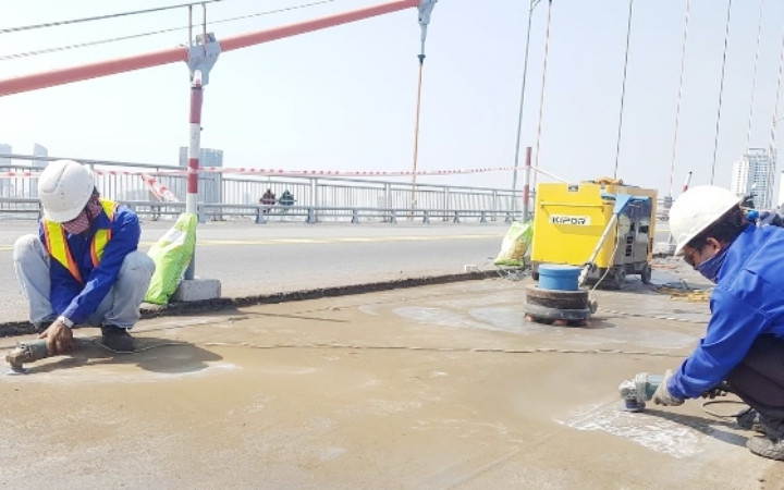 Mặt cầu Thăng Long được tiến hành sửa chữa. Từ 6 giờ ngày 28-7, cấm tuyệt đối các phương tiện qua cầu Thăng Long -0