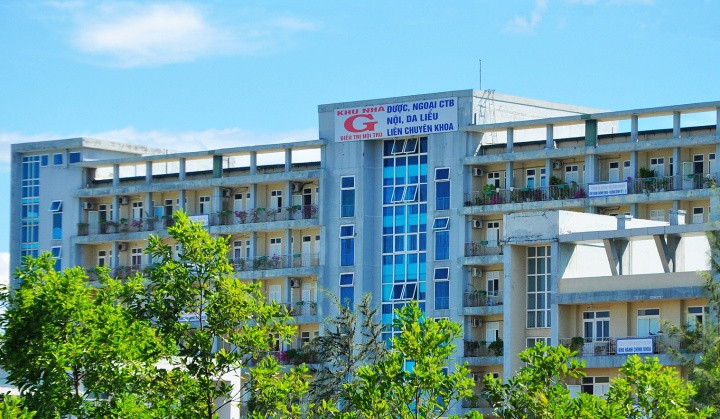 Khu nhà G của Bệnh viện đa khoa tỉnh Quảng Trị bị phong tỏa vì có nguy cơ cao lây nhiễm Covid-19. QT_Cach_ly_2-1597052241318.jpg