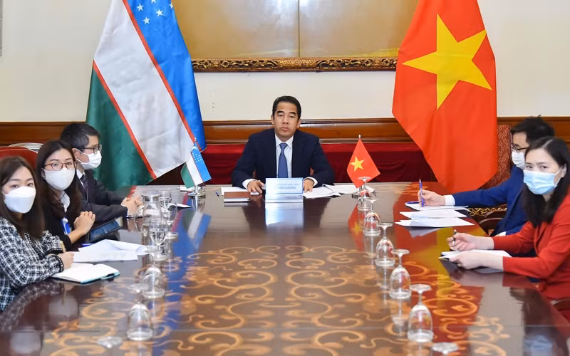 Đoàn Việt Nam dự tham vấn chính trị lần thứ 5 giữa Bộ Ngoại giao Việt Nam và Bộ Ngoại giao Uzbekistan. (Ảnh: Báo Thế giới và Việt Nam)