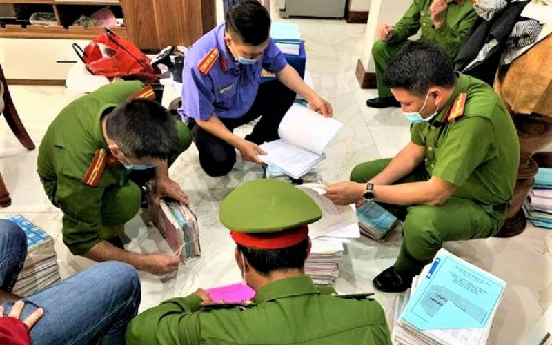 Các cơ quan chức năng khám xét nơi ở của các đối tượng. Khởi tố lãnh đạo doanh nghiệp thanh toán khống, rút tiền Dự án Khu xử nước thải -0