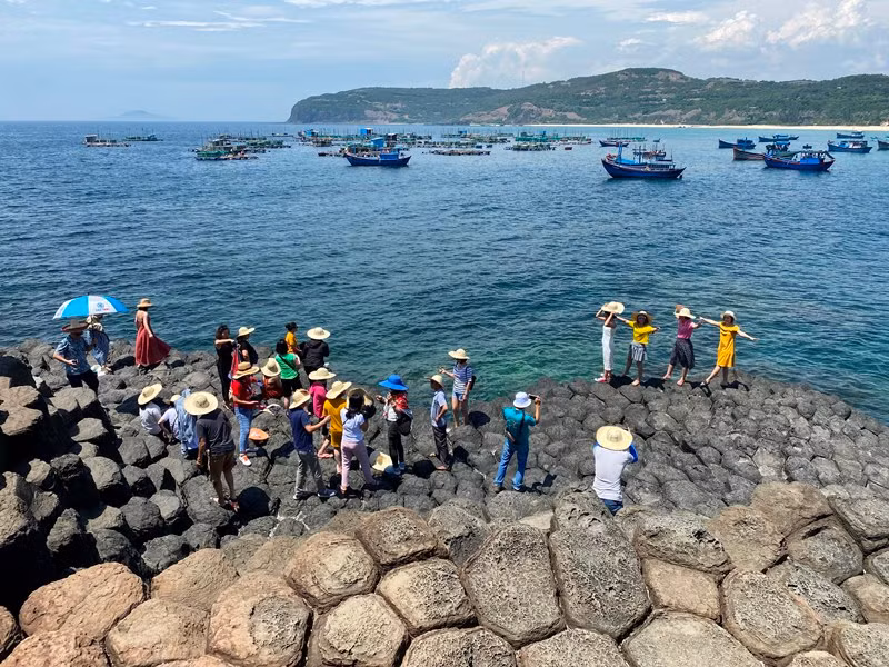 Di tích thắng cảnh quốc gia Gành Đá Đĩa, xã An Ninh Đông, huyện Tuy An, Phú Yên.