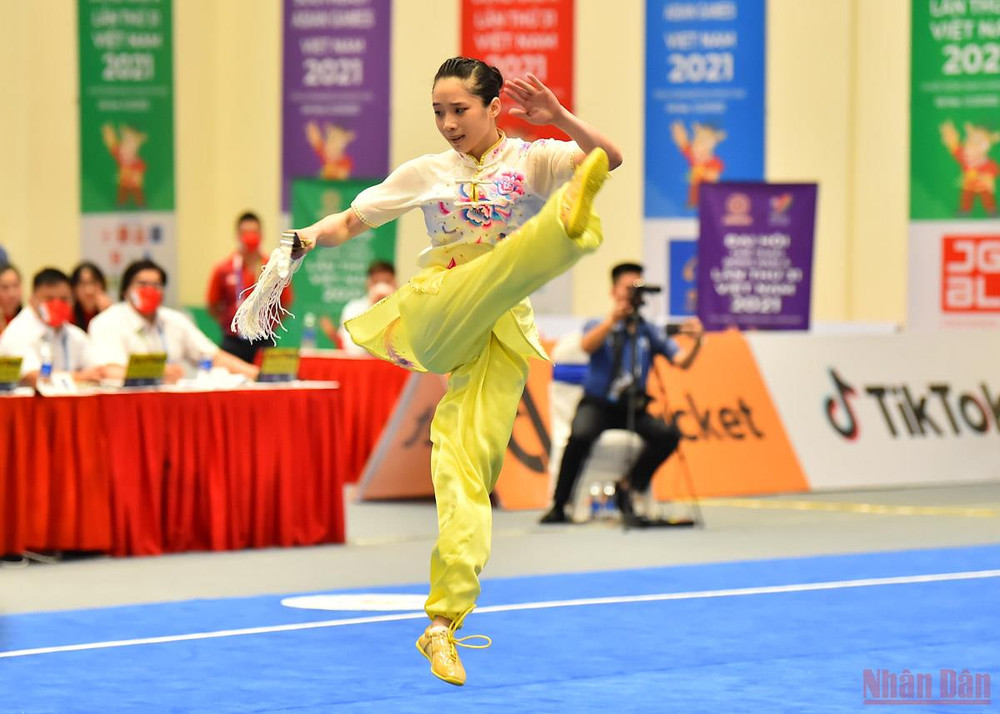 Dương Thúy Vi giành Huy chương Vàng nội dung Kiếm thuật nữ. Wushu giành 2 Huy chương Vàng trong ngày thi đấu chính thức đầu tiên -0