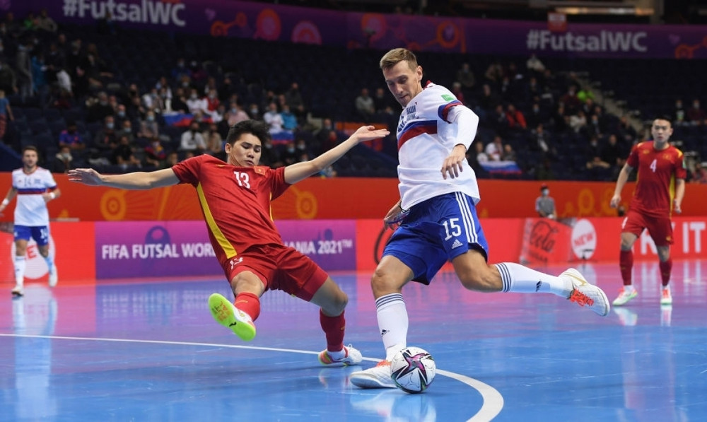Cột dọc 2 lần cứu thua cho đội tuyển futsal Việt Nam. (Ảnh: Getty). Futsal Việt Nam 1-3 Nga: Nga nới rộng khoảng cách -0