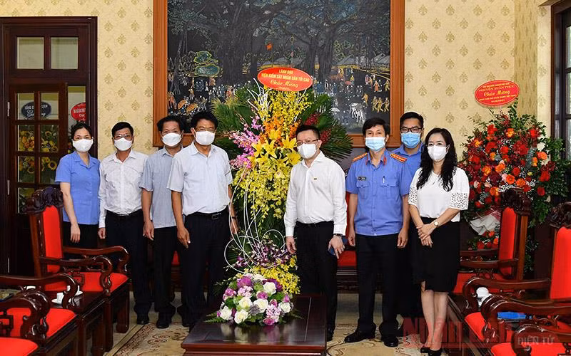 Lãnh đạo Đảng, Nhà nước thăm và chúc mừng Báo Nhân Dân nhân ngày 21-6 -0