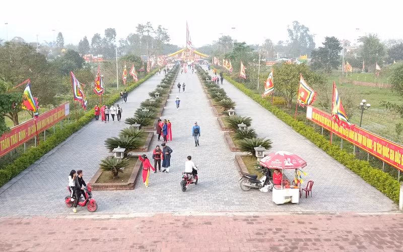 Khu di tích quốc gia đặc biệt Đền Trần và lăng mộ các vị vua Trần, xã Tiến Đức, huyện Hưng Hà, tỉnh Thái Bình.