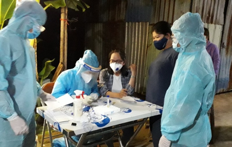Tiến hành truy vết lấy mẫu xét nghiệm tại Hóc Môn.