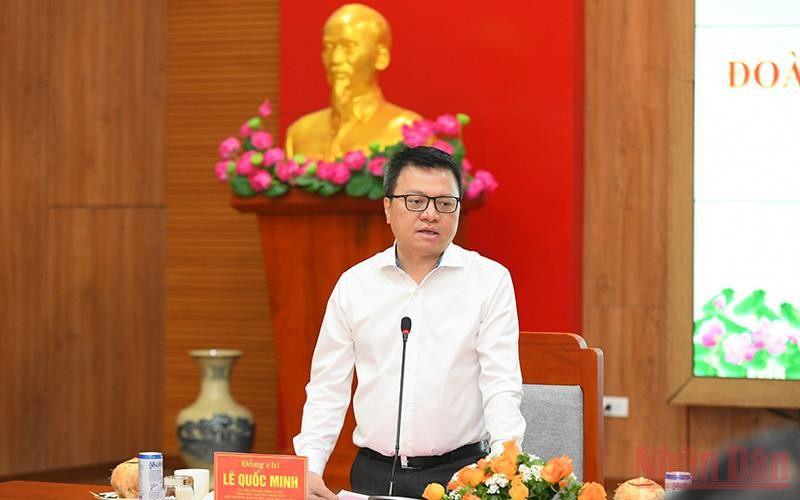Đồng chí Lê Quốc Minh phát biểu tại buổi làm việc.