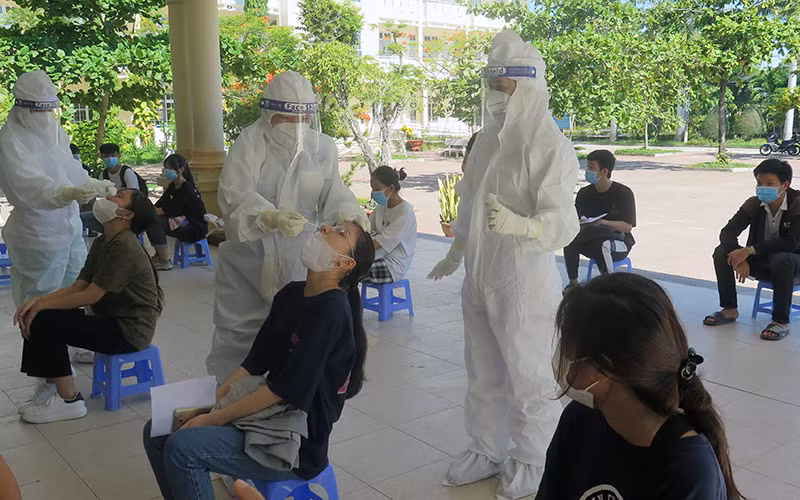 Toàn bộ thí sinh dự thi tốt nghiệp THPT năm 2021 tại Phú Yên được lấy mẫu xét nghiệm Covid-19 trước kỳ thi.