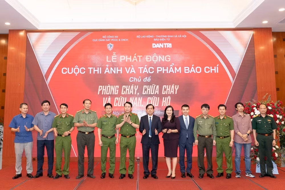Các đại biểu tham dự phát động cuộc thi. Ảnh: VGP.