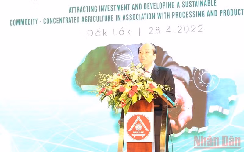 Chủ tịch Ủy ban nhân dân tỉnh Đắk Lắk Phạm Ngọc Nghị phát biểu tại hội nghị.