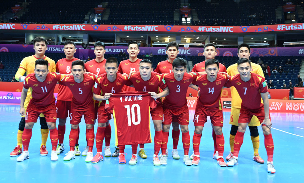 Các tuyển thủ futsal Việt Nam. (Ảnh: VFF) Mang ý chí kiên cường, đội tuyển futsal Việt Nam thua sát nút Nga với tỷ số 2-3 -0