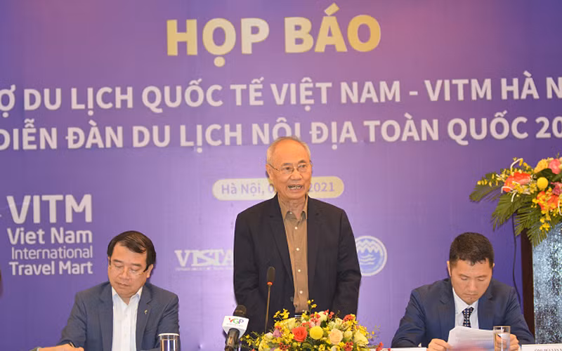 Ông Vũ Thế Bình - Phó Chủ tịch thường trực Hiệp hội Du lịch Việt Nam tại buổi họp báo về Hội chợ VITM Hà Nội 2021 và Diễn đàn Du lịch Nội địa toàn quốc 2021. (Ảnh: VITA)