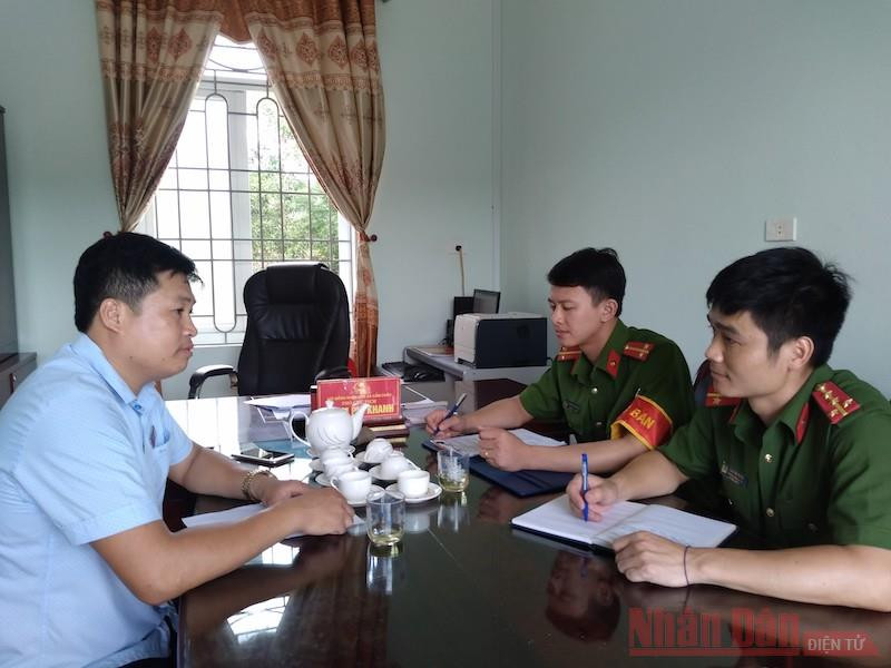 Công an xã Cẩm Châu, huyện Cẩm Thủy trao đổi với lãnh đạo xã về công tác giữ gìn an ninh trật tự trên địa bàn. Kỳ 2: Dấu ấn thành công bước đầu -0