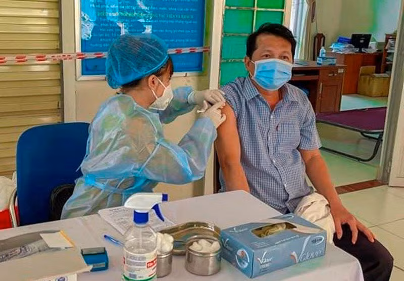 Tỉnh Bến Tre tập trung tiêm vaccine phòng Covid-19 cho người dân.