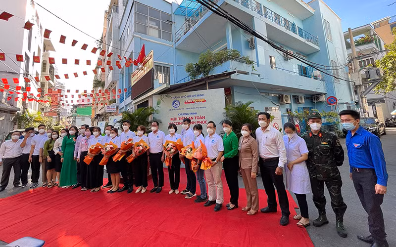 Ra mắt các đội hình chăm sóc sức khỏe cho người dân.