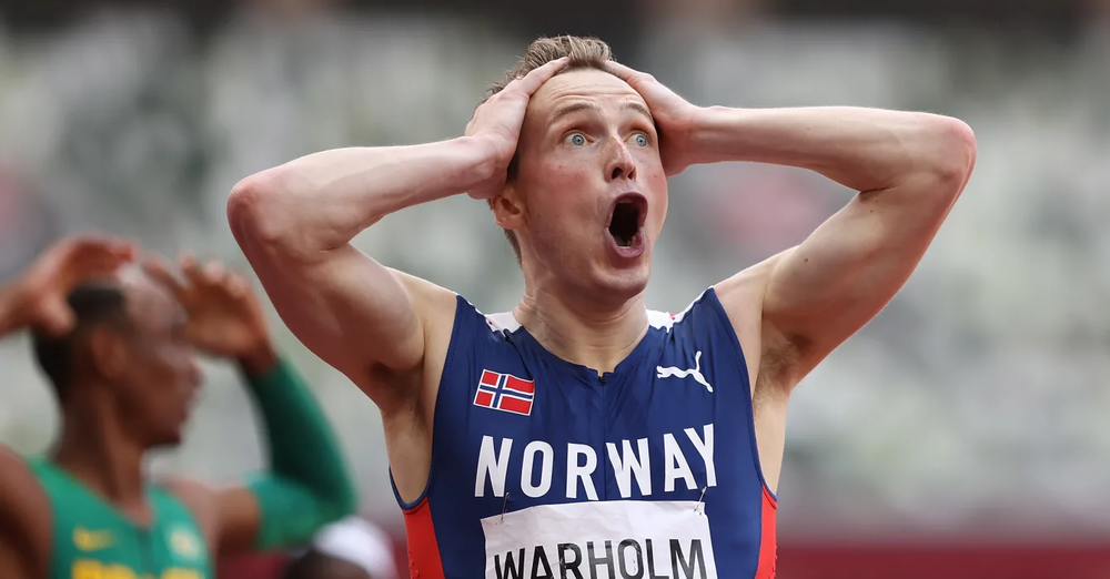 Karsten Warholm như không tin vào mắt mình sau khi đi vào lịch sử ở nội dung 400m rào nam với mốc dưới 46 giây. (Ảnh: Getty Images) Karsten Warholm đi vào lịch sử trên đường chạy 400m vượt rào nam -0