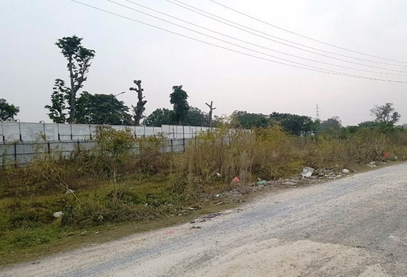 Một khu đất bỏ hoang nhiều năm nay tại Khu đô thị mới Thịnh Liệt (quận Hoàng Mai).