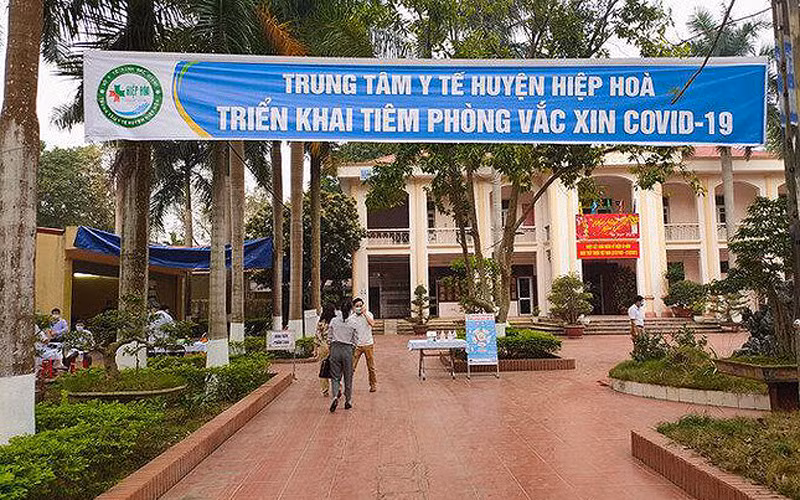 Khuôn viên Trung tâm y tế huyện Hiệp Hòa, được trưng dụng làm bệnh viện điều trị bệnh nhân Covid-19.