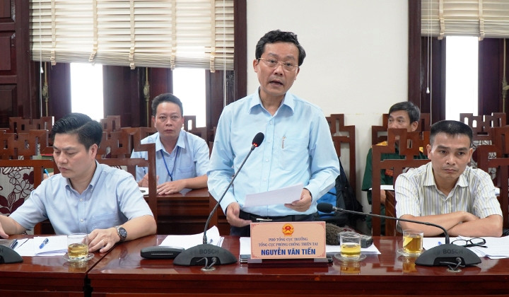 Phó Tổng cục Trưởng Tổng cục Phòng, chống thiên tai Nguyễn Văn Tiến phát biểu tại buổi làm việc. Thừa Thiên Huế sẵn sàng các phương án ứng phó với cơn bão số 5 -0