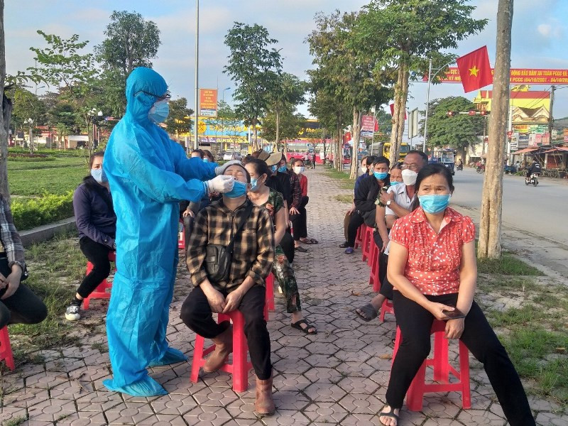 Test sàng lọc toàn bộ người dân xã Nghĩa Đồng (Tân Kỳ). Nghệ An có hơn 4.000 bệnh nhân mắc Covid-19 -0