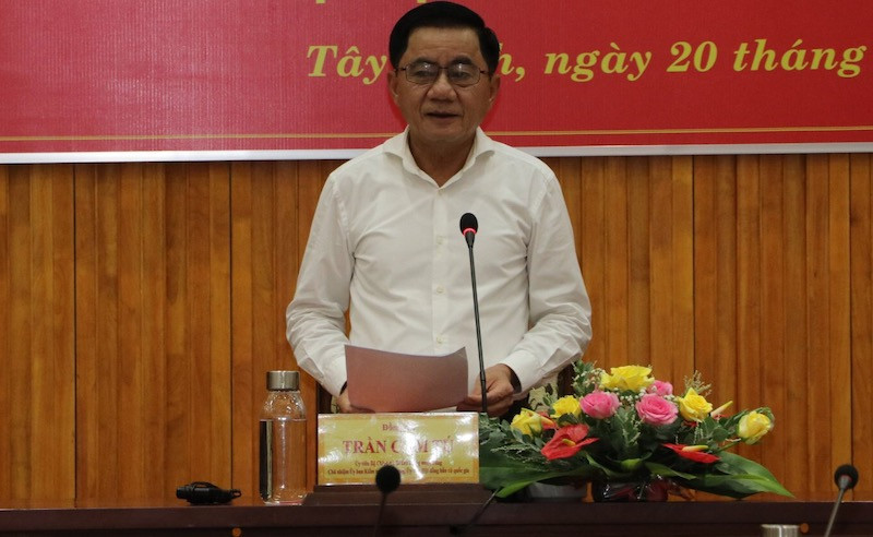 Đồng chí Trần Cẩm Tú phát biểu tại buổi làm việc.