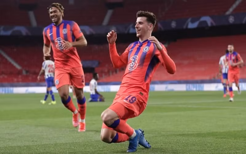 M. Mount mừng bàn mở tỷ số cho Chelsea.