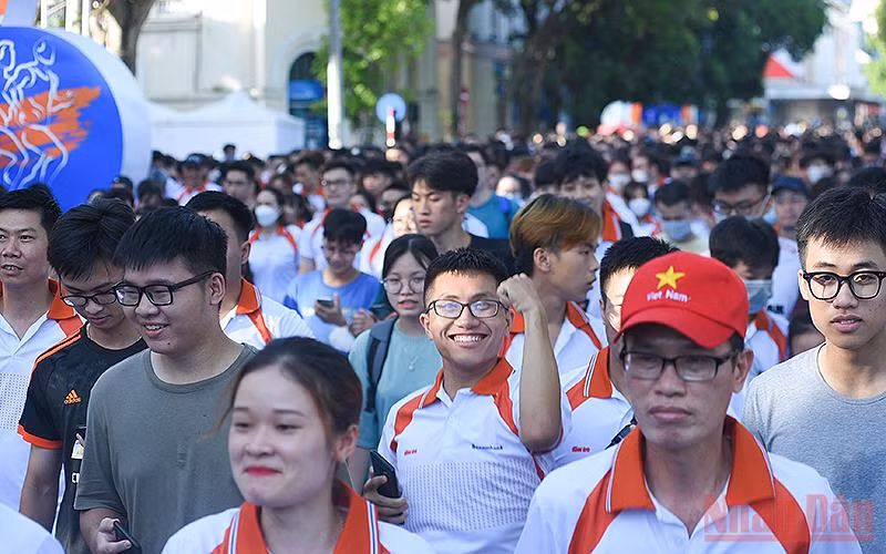 Giải chạy thu hút hàng nghìn vận động viên tham gia. (ảnh: Viết Niệm)