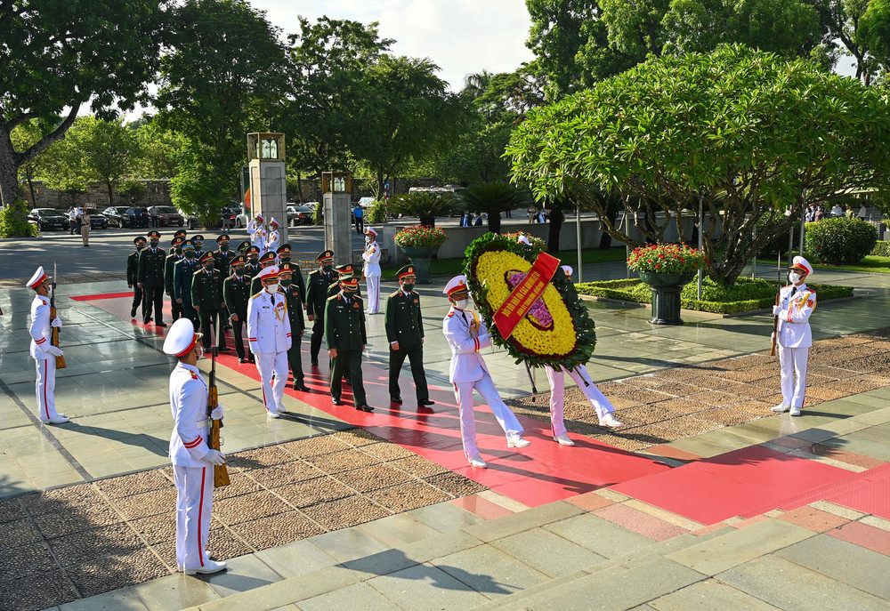 Đoàn đại biểu Quân ủy Trung ương - Bộ Quốc phòng tưởng niệm các Anh hùng liệt sĩ. Lãnh đạo Đảng, Nhà nước dâng hương tưởng niệm các Anh hùng liệt sĩ -0