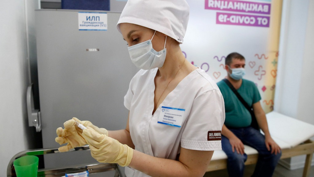 Vaccine ngừa Covid-19 của Sputnik V và AstraZeneca đều là vaccine vectơ adenovirus. (Ảnh: TASS).