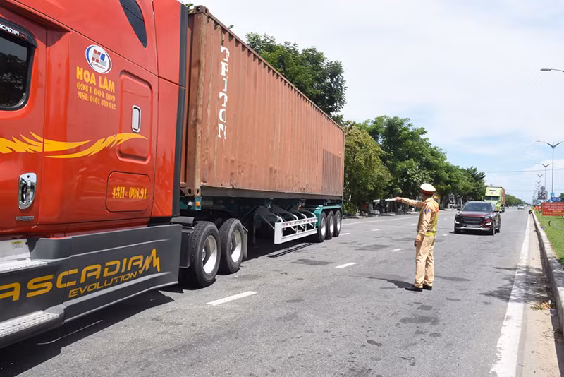 Đà Nẵng kiểm soát chặt chẽ, nhiều phương tiện buộc quay đầu -0