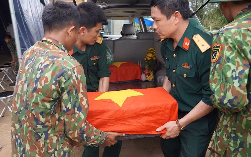 Đưa các hài cốt liệt sĩ về nhà cộng đồng thôn Tân Xá