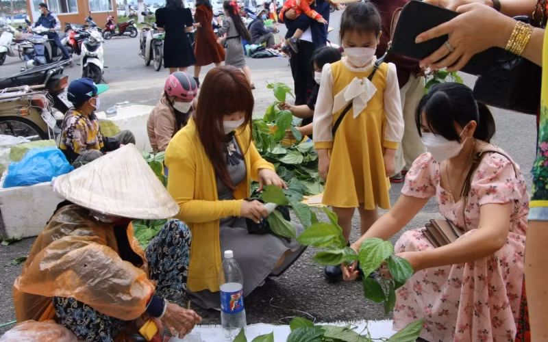 Đông đảo người dân Đà Nẵng đi lễ chùa đầu năm -0