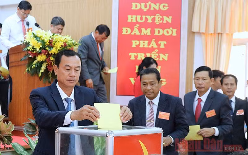 Cà Mau rút kinh nghiệm sau Đại hội trên cơ sở -0