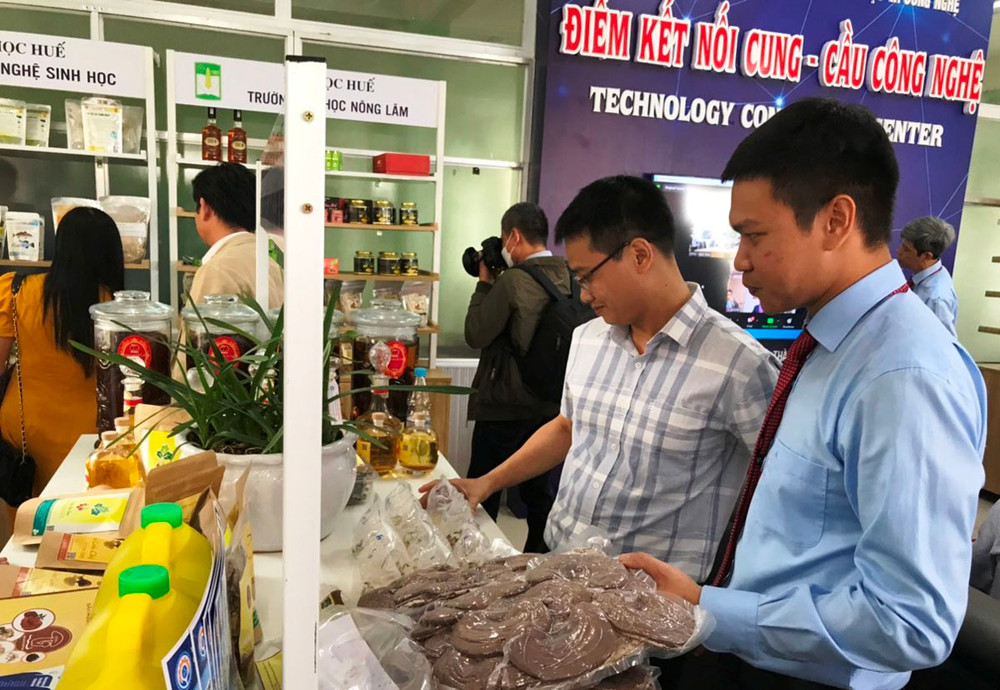 Hoạt động trưng bày, triễn lãm, giới thiệu các quy trình công nghệ, thiết bị, sản phẩm KH-CN, sản phẩm khởi nghiệp. Khai trương Cổng kết nối dữ liệu Quốc gia, Sàn giao dịch công nghệ và điểm kết nối cung - cầu công nghệ -0