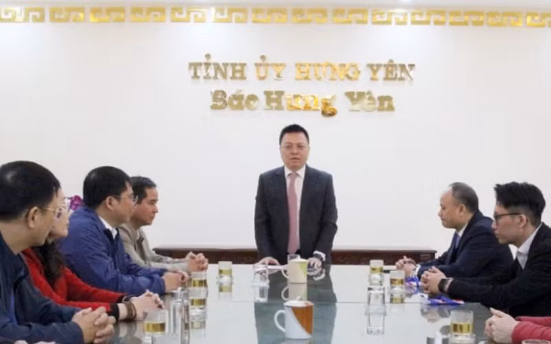 Tổng Biên tập Báo Nhân Dân Lê Quốc Minh làm việc với Báo Hưng Yên.