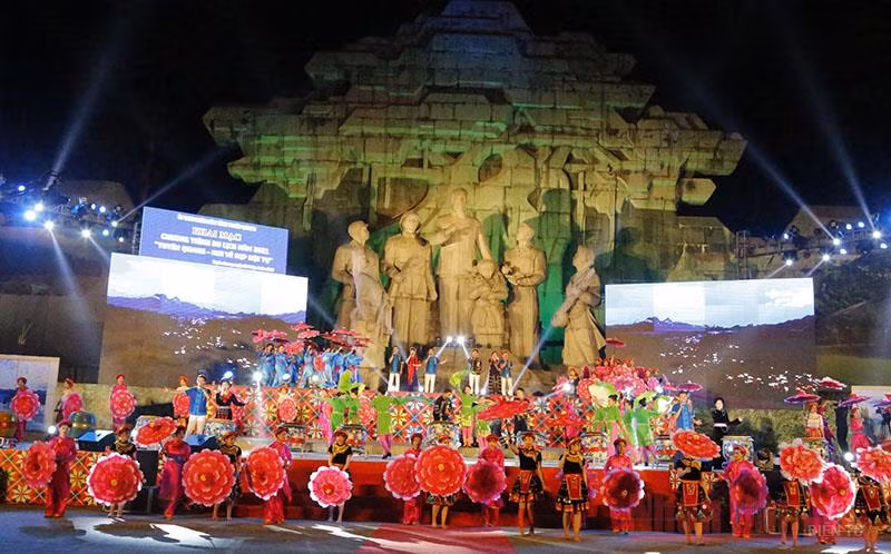 Khai mạc chương trình du lịch “Tuyên Quang - Nơi vẻ đẹp hội tụ” -0