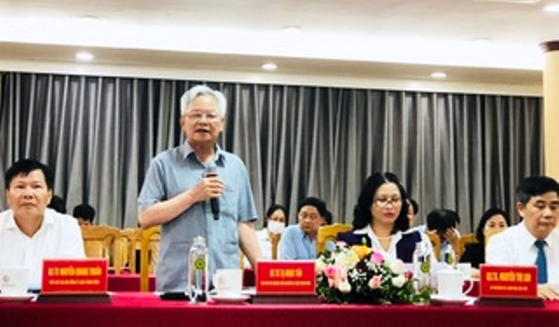 GS,TS Tạ Ngọc Tấn, Phó Chủ tịch Thường trực Hội đồng Lý luận Trung ương phát biểu khai mạc Hội thảo. Nhiều ý kiến sâu sắc đóng góp cho Hội nghị Trung ương 5, khóa XIII -0