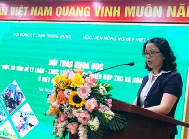 GS,TS Nguyễn Thị Lan, Giám đốc Học viện Nông nghiệp Việt Nam phát biểu chào mừng Hội thảo. Nhiều ý kiến sâu sắc đóng góp cho Hội nghị Trung ương 5, khóa XIII -0